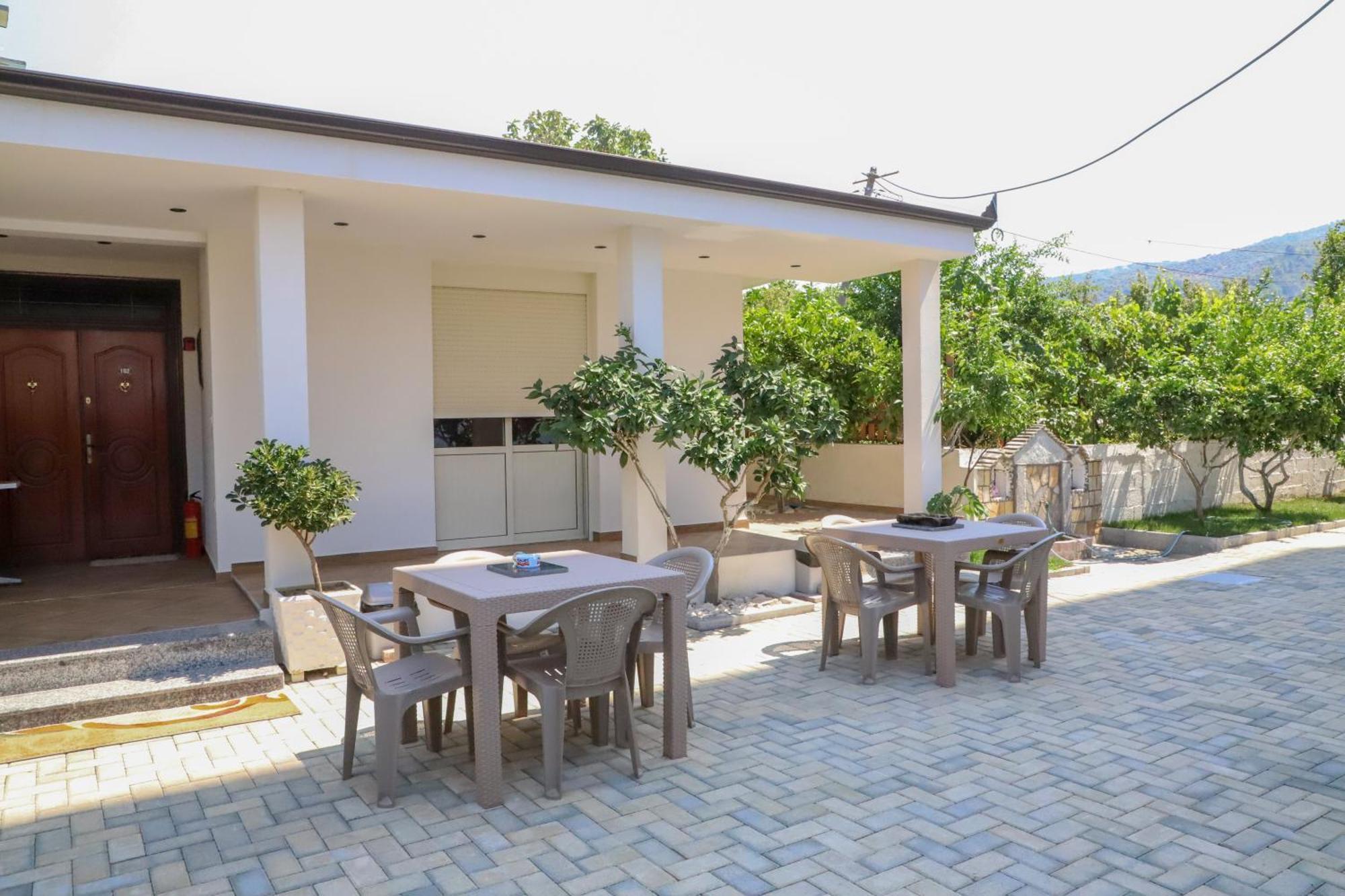 Guest House Esanbja Berat Exterior foto